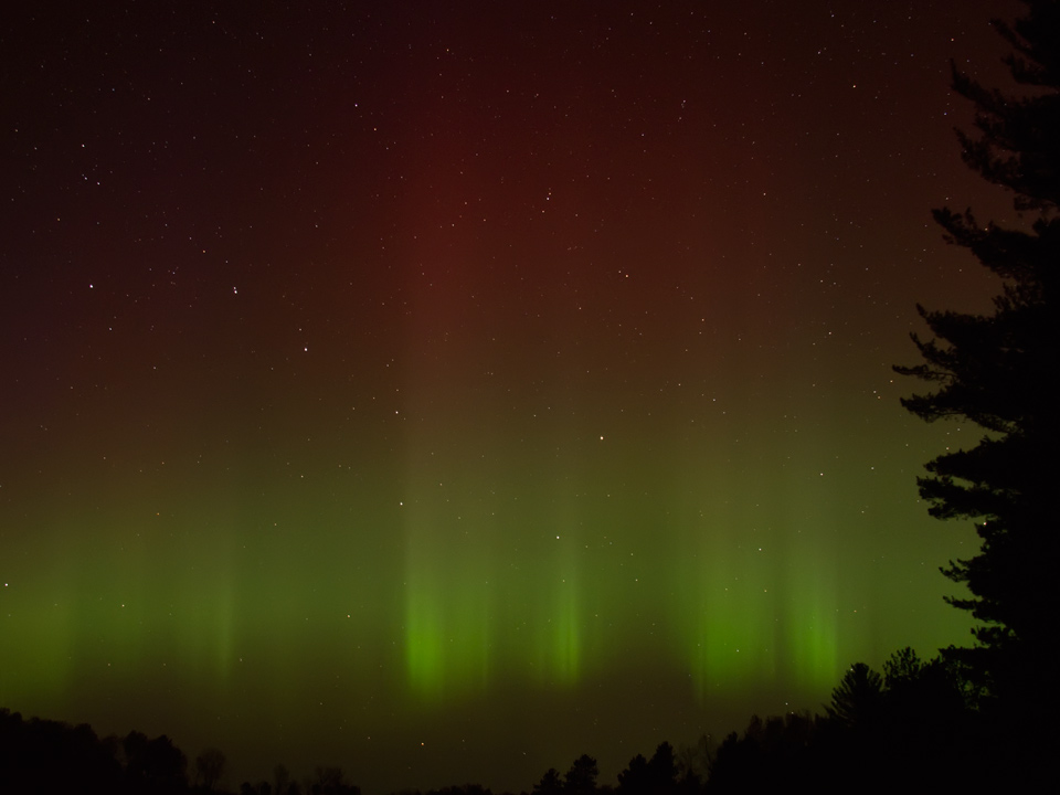 Oct 8, 2013 from Green Lake (Latitude    45o 23.5'  /  Longitude      77o 38.5' )