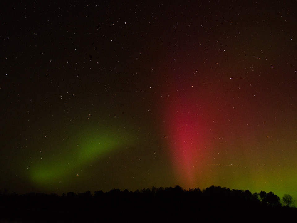  Oct 8, 2013 The stable red plume is characteristic, but without the green "picket-fence"