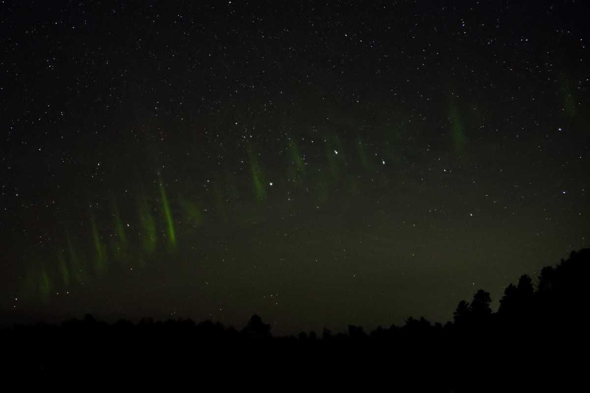 Sept. 13, 2019    The pink flare faded, leaving a faint green fence display.