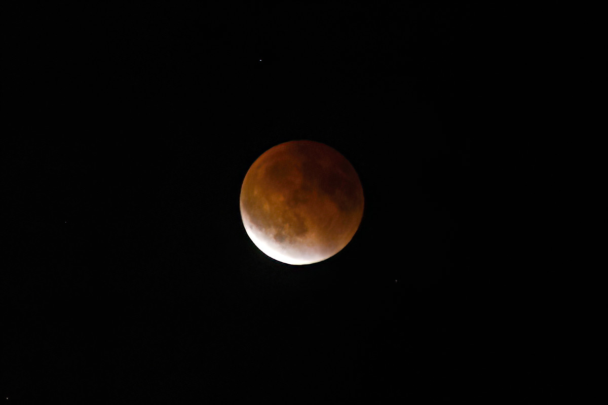 Thin clouds, and the occasional tree branch, caused blurring from time to time.